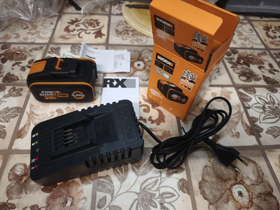 Батерия 4 ah и бързо зарядно Worx