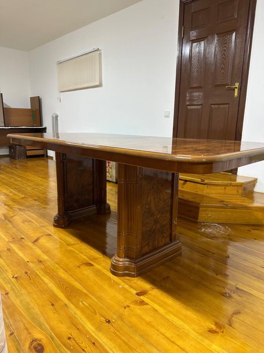 Обеденный стол с 8 стульями