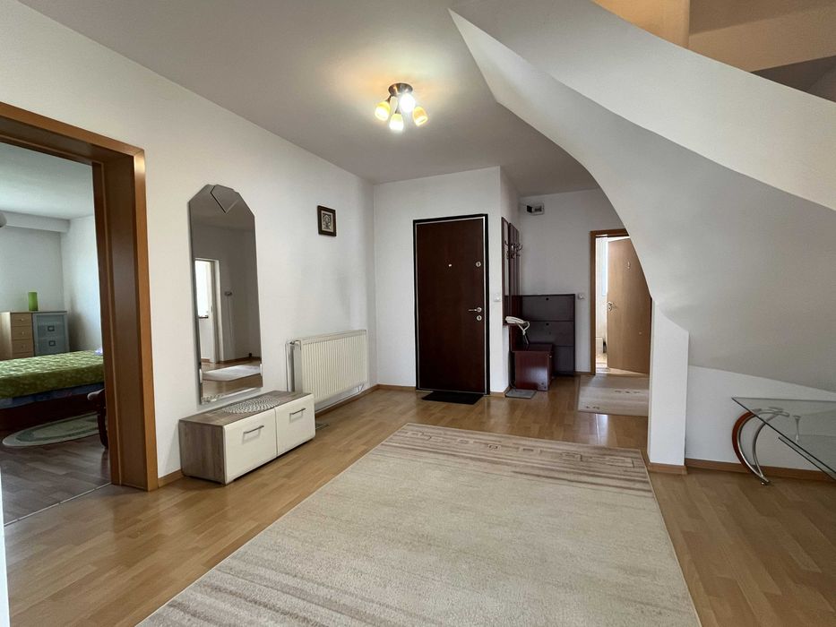 Persoană fizică, vând apartament la casă, cartier Sub Arini, Sibiu