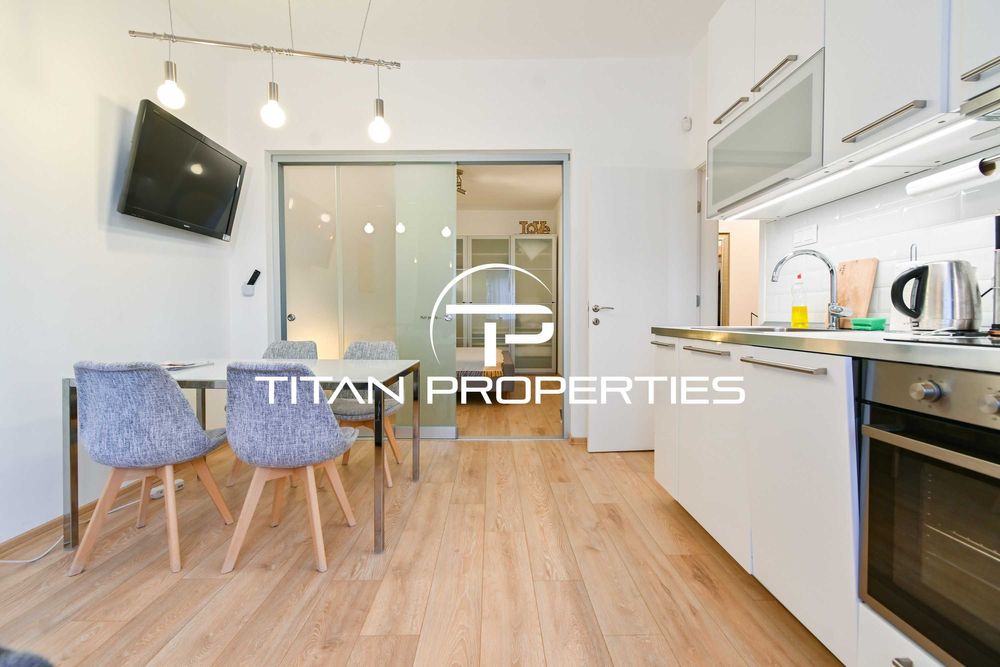 Дава се под наем Тристаен апартамент в София, Център - 65 кв.м за 850 € - Снимка #1