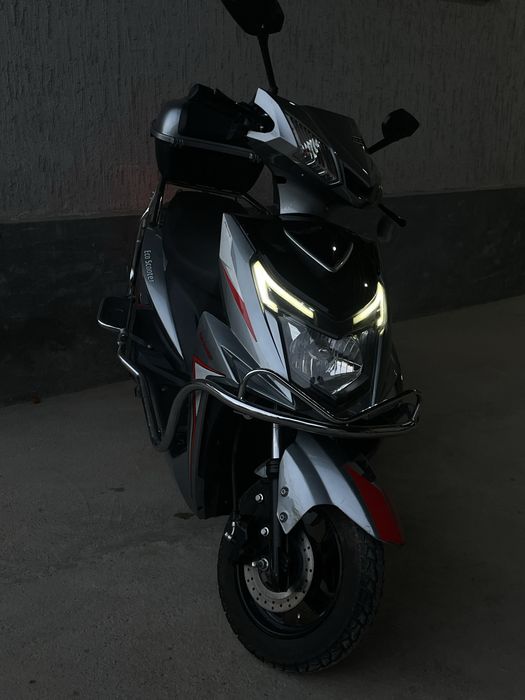 Скутер электрически.