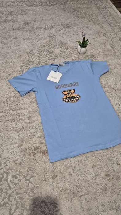 Tricou albastru deschis perfect pentru orice style