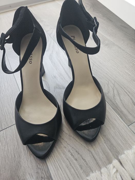 Продам босоножки