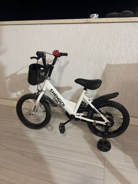 Bicicleta cu pedale pentru copii de peste 3 ani, roți ajutatoare , 12 inch, albă