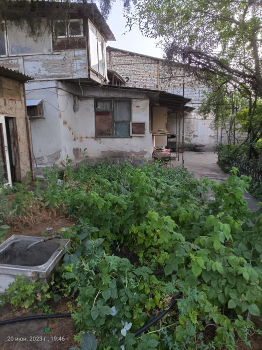 Участок 11сот, ор.Ташгрес.Можно под застройку котеджа.За сотку 15.000$