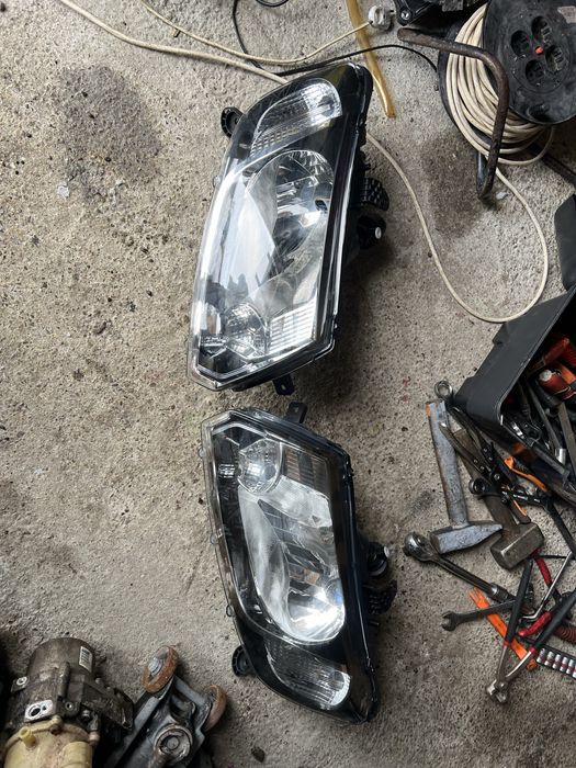 Far Stanga / Dreapta Dacia Logan Sandero Mcv 2013 - 2016