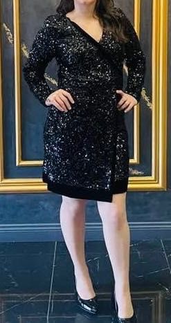 Черна рокля с пайети