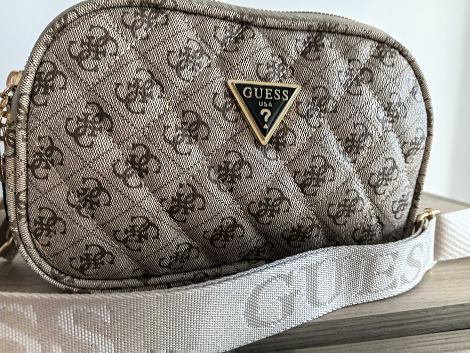 Geanta Guess practica