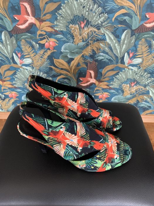 Sandale Minelli cu imprimeu tropical și papagali – Piele, Made in Spain – Mărimea 39