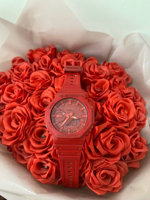 красные наручные часы Casio G-Shock GA-2100-4A
