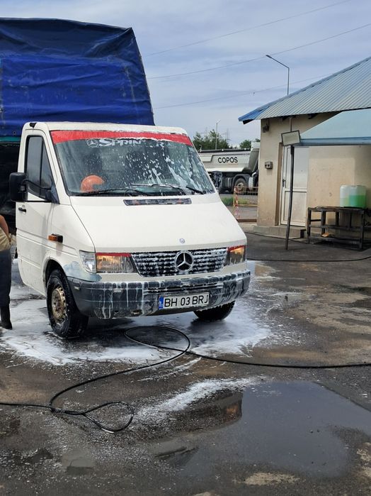Vând Mercedes sprinter