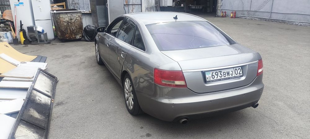 Audi A6 quattro 3.2