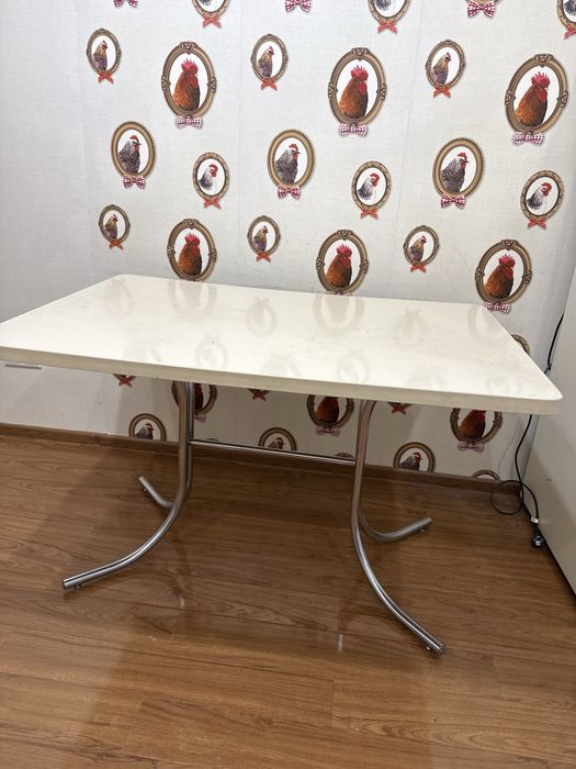 Кухонный стол, обеденный