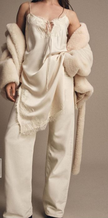 Сатенени рокли Zara