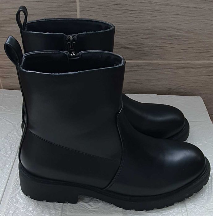 Дамски черни боти