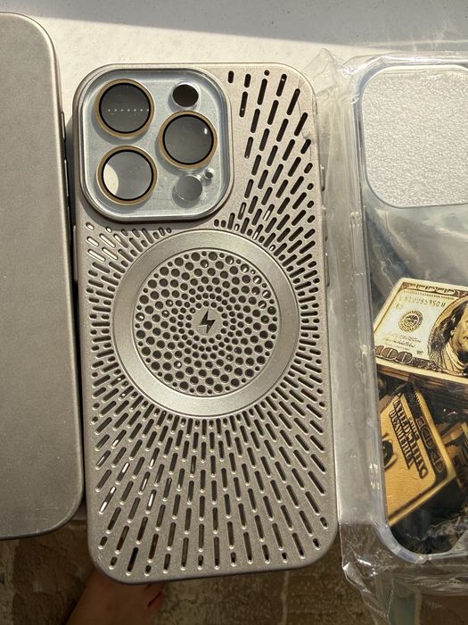 Продам чехлы Айфон 16 про