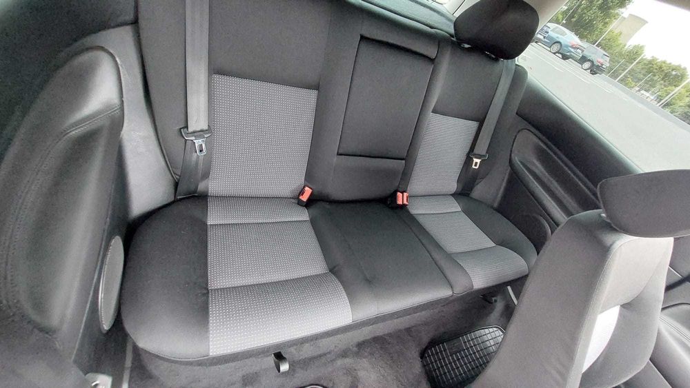 VW Golf 4 TDI (2002) • Unic prop RO • Inundat parcare Bucuresti • Vopsea originala, tinut in garaj • Piese de top incluse