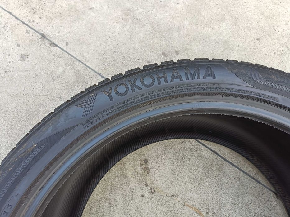O anvelopa iarna 325 35 22 yokohama bluearth winter profil 7 mm dot 2025