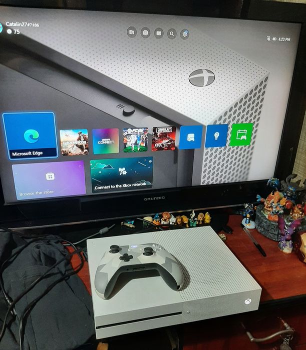 Vând Xbox one s complet în stare bună excelentă