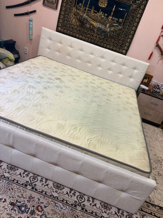 Продам кровать с матрасом