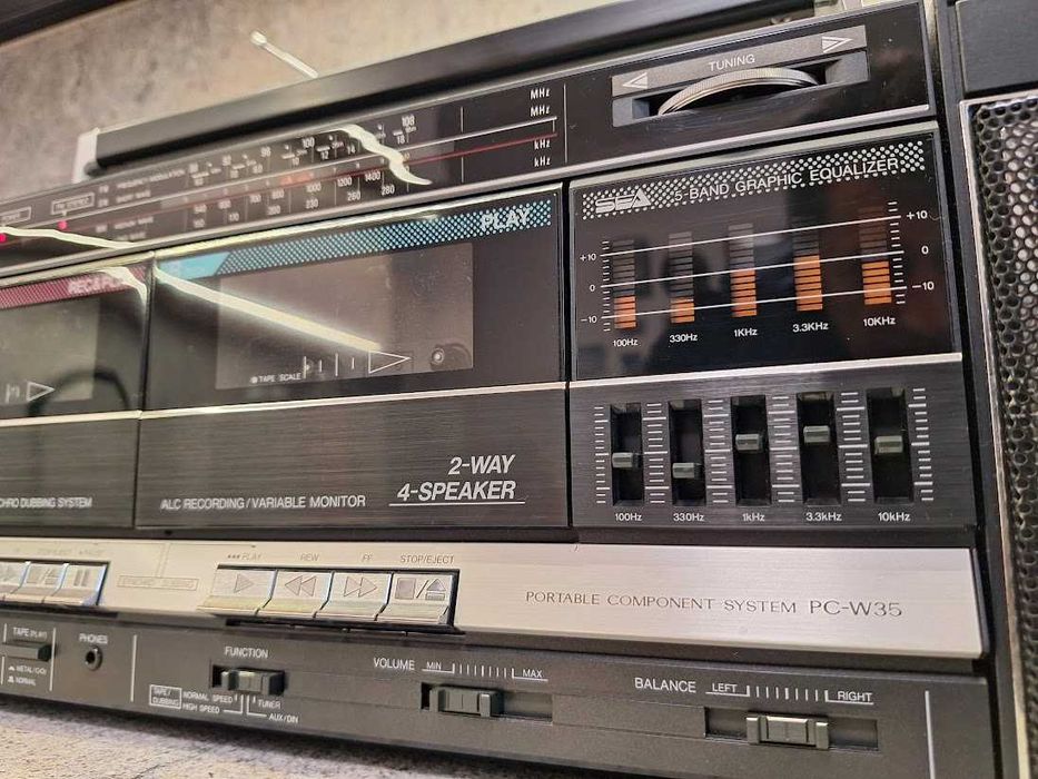 Стерео радиокасетофон JVC PC-W 35, всичко работи, външен вид като нов.