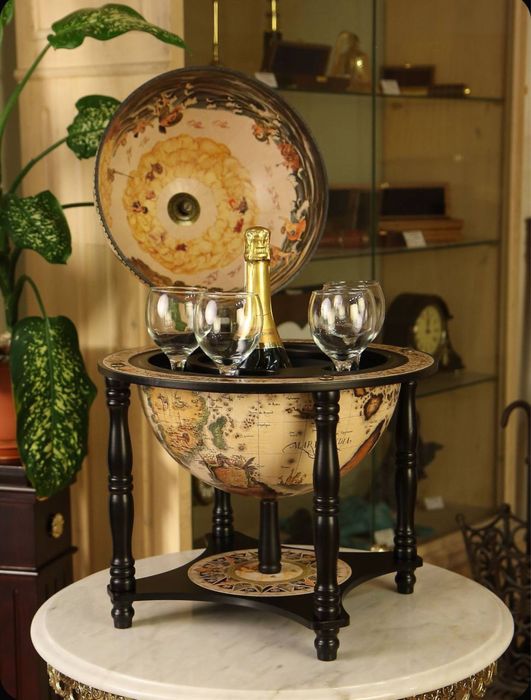 Глобус-бар настольный.