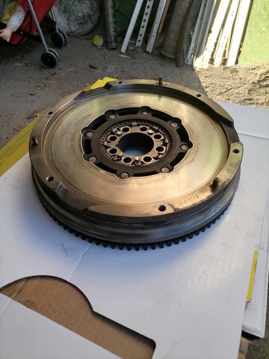 Маховик за Тойота Авенсис