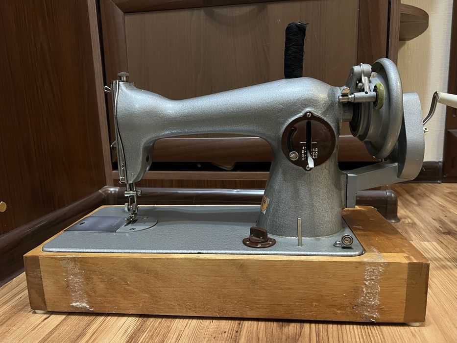 Швейная машина “Подольск»