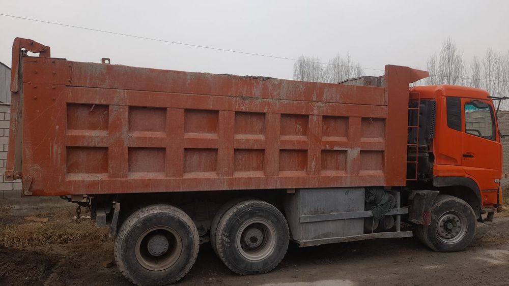 Do Feng юк машинаси сотилади 
Йили 2016 
Балонлар 100 % 10 дона ян