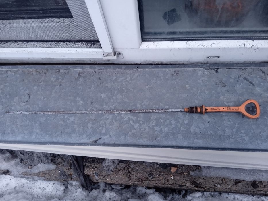 Щуп масляный на Ауди 80