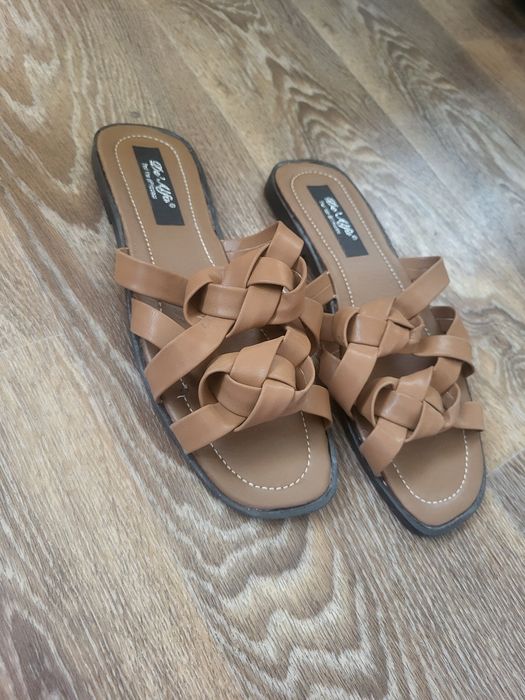 Совершенно новые шлёпки . Ликвидация