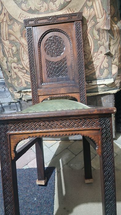 Scaun vechi din lemn masiv stil neo românesc