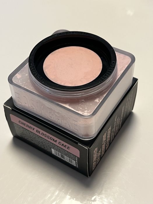 Pudra Huda Beauty