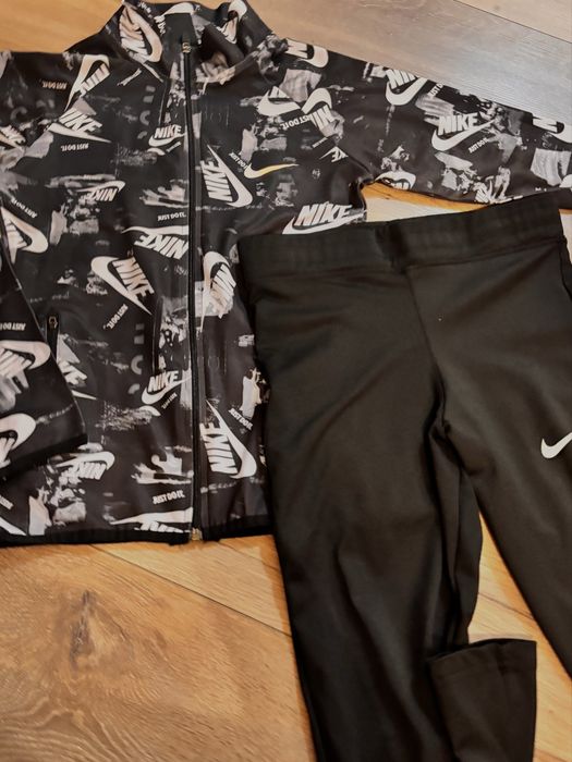 Дамски екип на найк