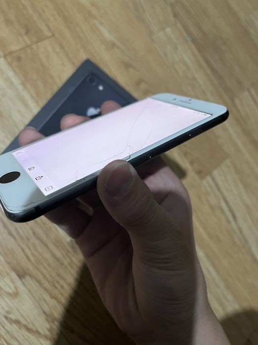 Продам айфон 8 черного цвета