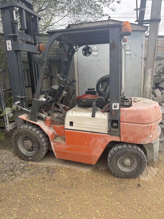 Вилочный погрузчик