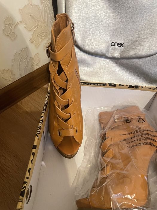 Обувь на высоком каблуке