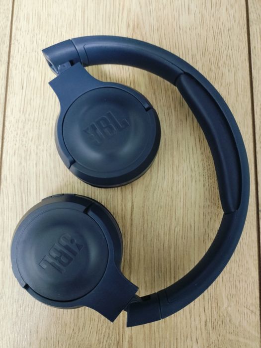 Продам наушники JBL