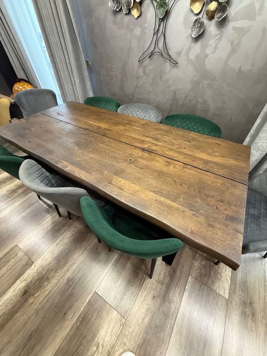 Трапезна маса с осем стола