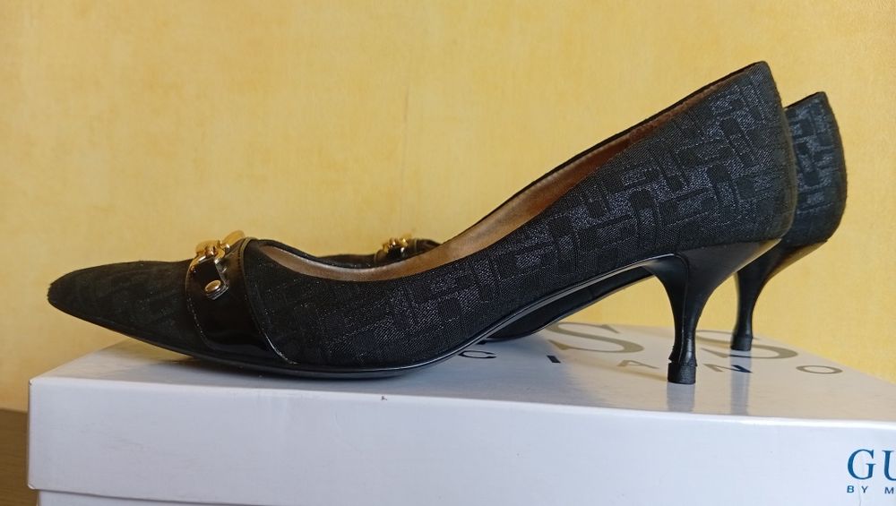 Дамски обувки на ток Guess