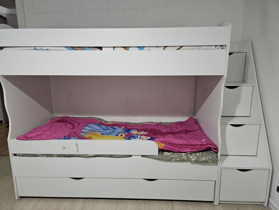 Кровать двухъярусная