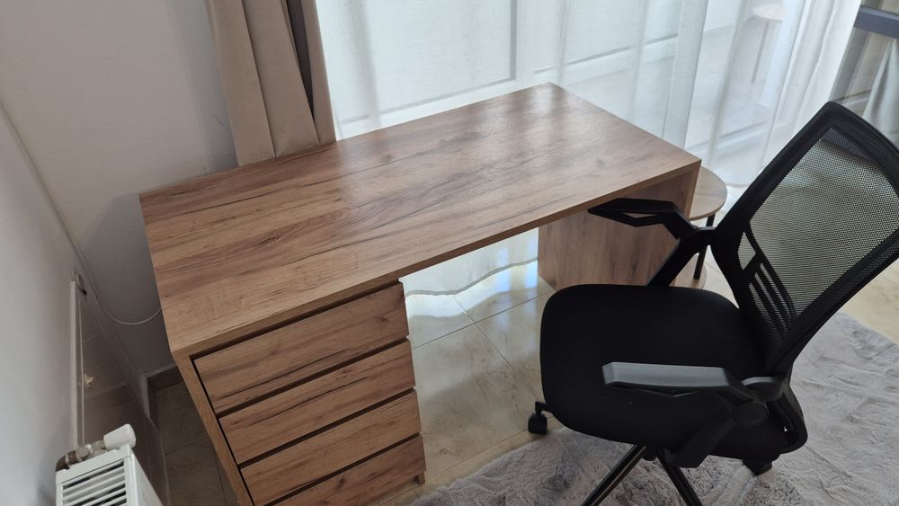 Vând birou 120cm x 60cm + scaun