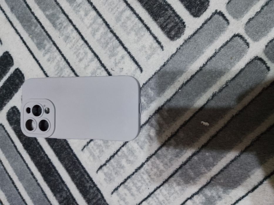 Vând husa iPhone 16 pro