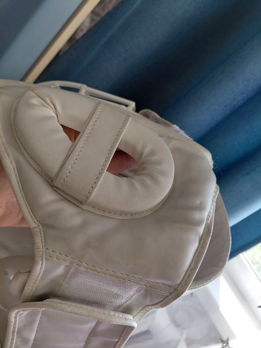 Продам НЕДОРОГО защитный шлем для КАРАТЭ.