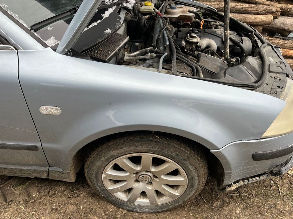 Aripa Fata Dreapta Am Volkswagen Passat B5 1996-2000 3B0821106C