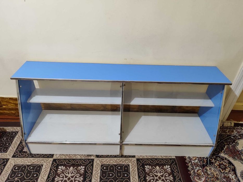 Do'kon uchun mebellar va stilajlar sotiladi uzunligi 10m