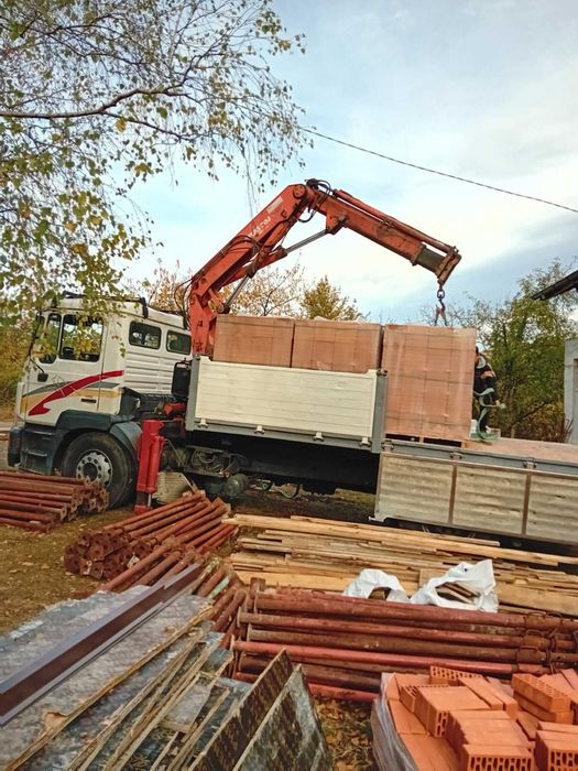 Транспортни услуги: камион със самосвал с кран