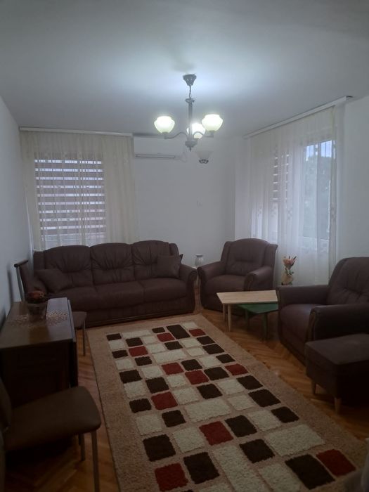 Închiriez apartament 4camere,ultracentral, vis-a-vis de Prefectură.