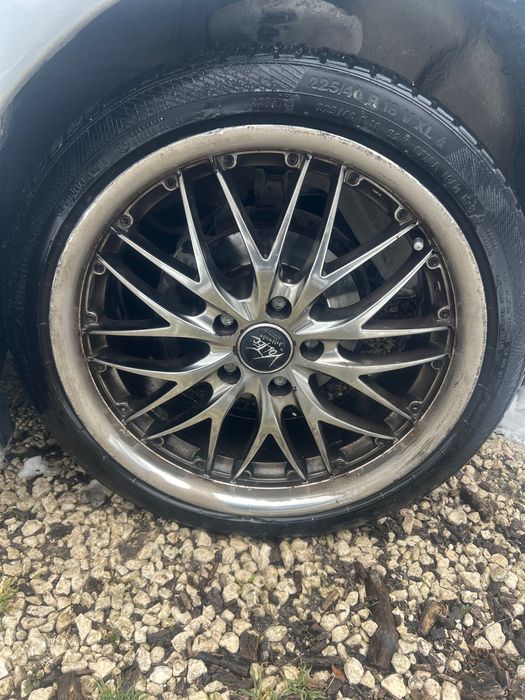 Продавам гуми с джанти.