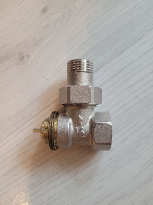 Vând kit smart pentru încălzire, 5 capete termostatice ZigBee si 1 Hub